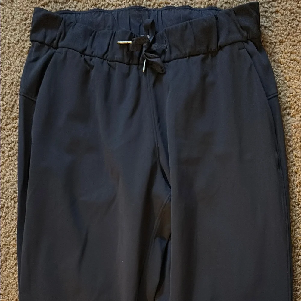Lululemon on the fly crop Navy jogger Pants 4